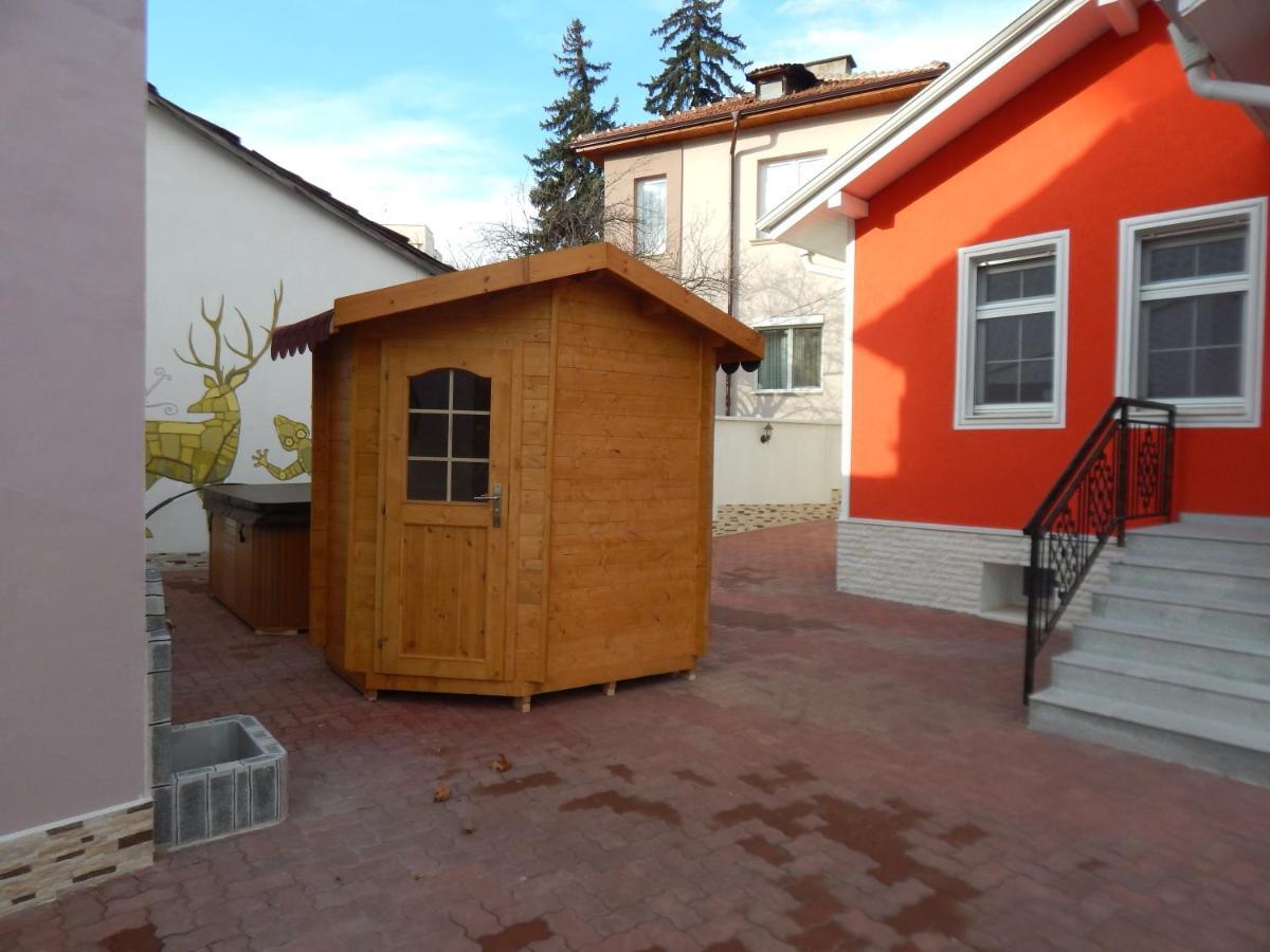 Red House Hotel Kyustendil ภายนอก รูปภาพ