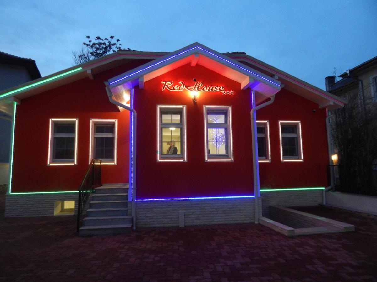 Red House Hotel Kyustendil ภายนอก รูปภาพ
