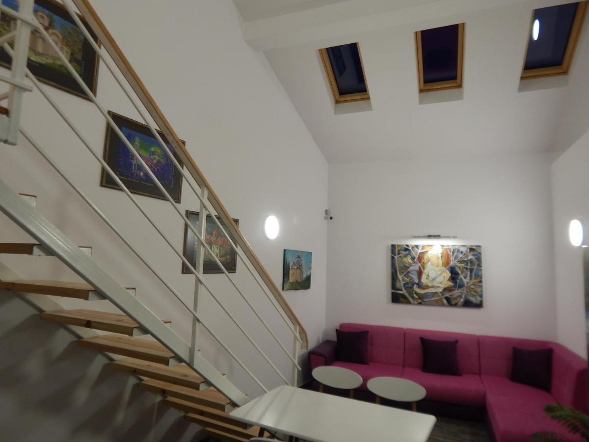 Red House Hotel Kyustendil ภายนอก รูปภาพ