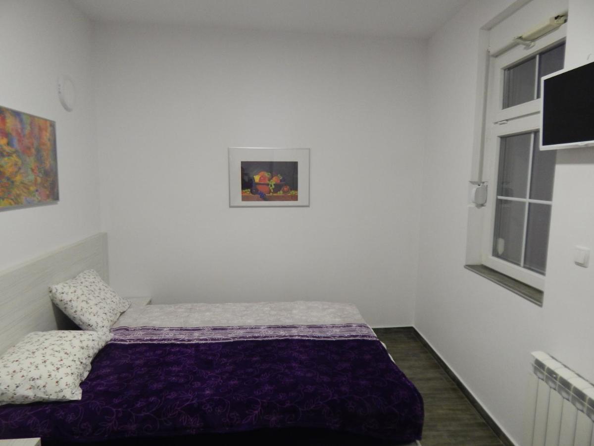 Red House Hotel Kyustendil ภายนอก รูปภาพ