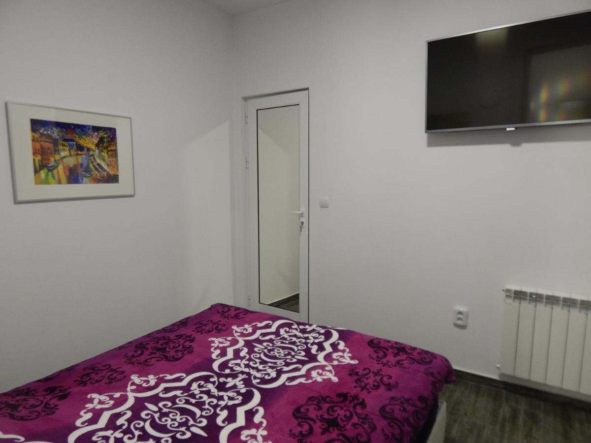 Red House Hotel Kyustendil ภายนอก รูปภาพ