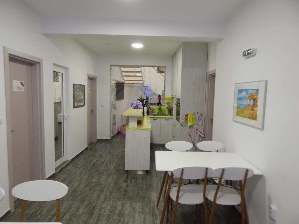 Red House Hotel Kyustendil ภายนอก รูปภาพ