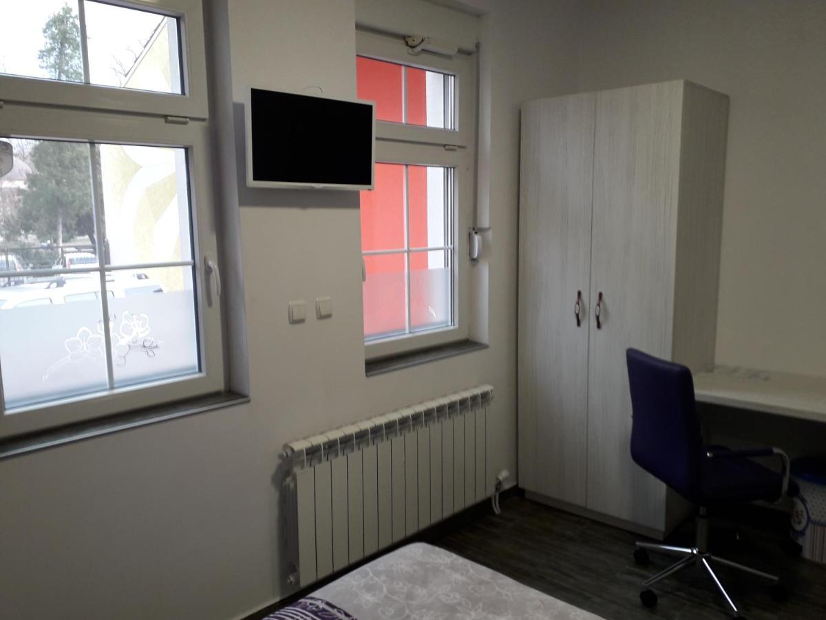 Red House Hotel Kyustendil ภายนอก รูปภาพ