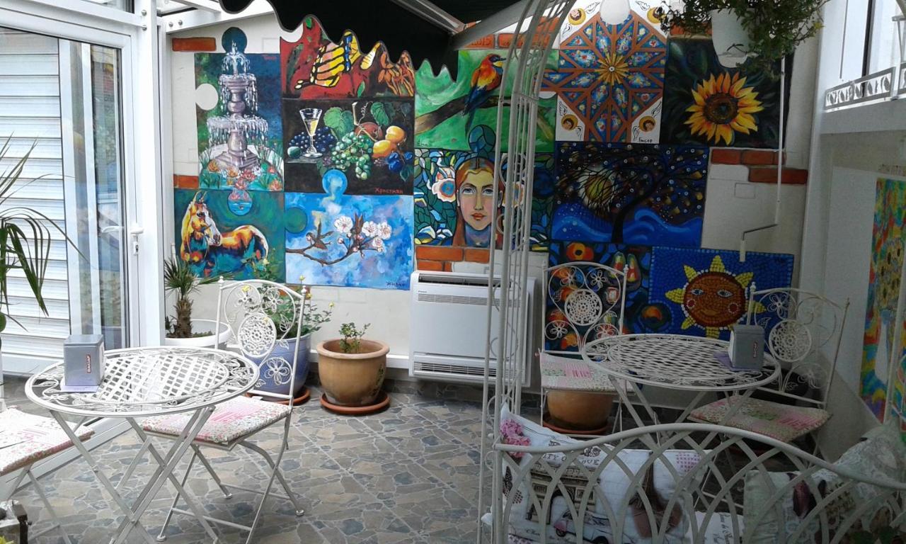 Red House Hotel Kyustendil ภายนอก รูปภาพ