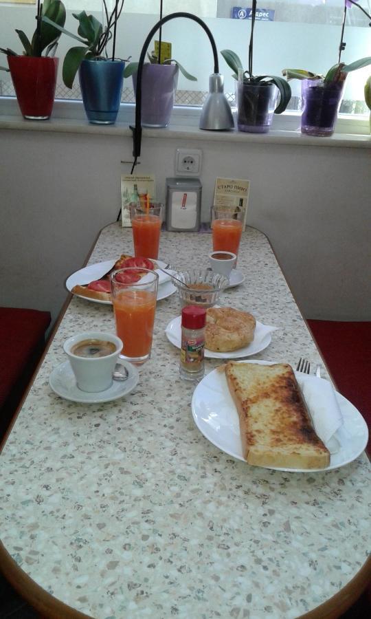 Red House Hotel Kyustendil ภายนอก รูปภาพ