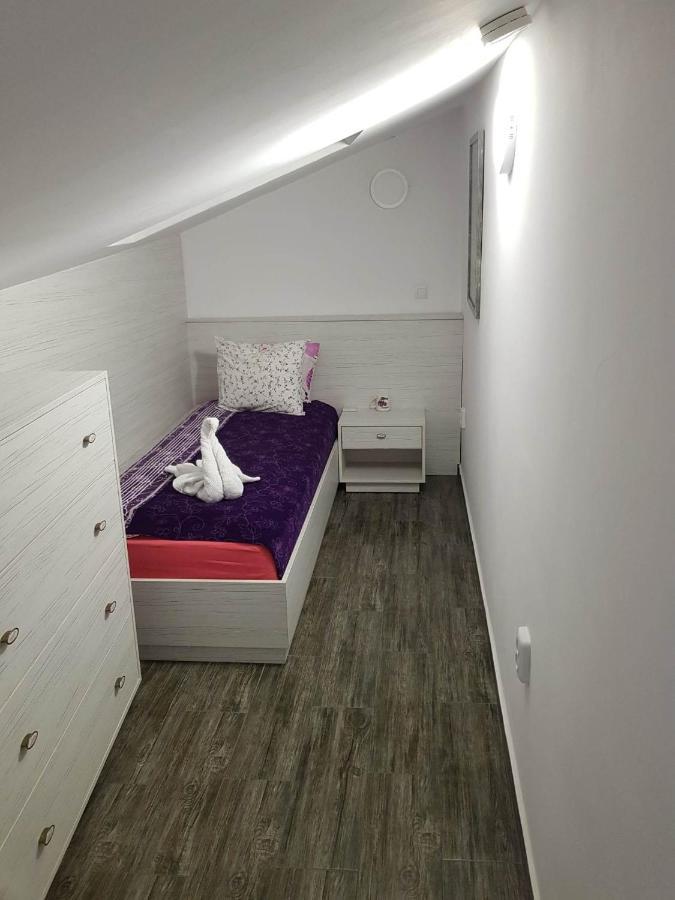 Red House Hotel Kyustendil ภายนอก รูปภาพ