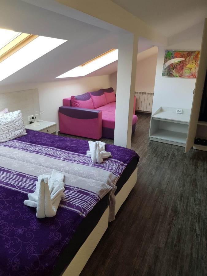 Red House Hotel Kyustendil ภายนอก รูปภาพ